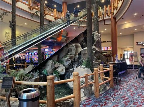 chinook winds casino website.